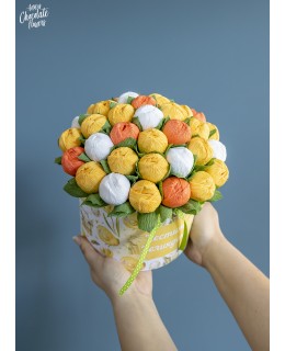 Великденски букети в кръгли кутии 